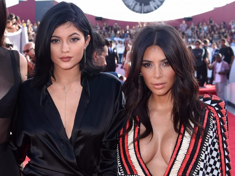 KUWTK: Kylie Jenner Begs Kim Kardashian To Take Down Throwback Pic Of Her As A Teen!