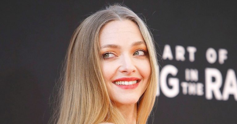 See Amanda Seyfried's Bare Baby Bump in Throwback Pregnancy Pic