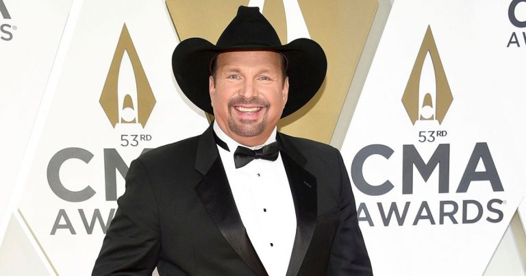 Garth Brooks Thanks 'Love of My Life' Trisha Yearwood at Billboard Music Awards