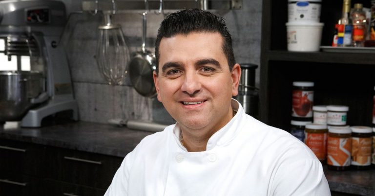 Cake Boss’ Buddy Valastro Attempts to Ice Cake After Injuring Right Hand