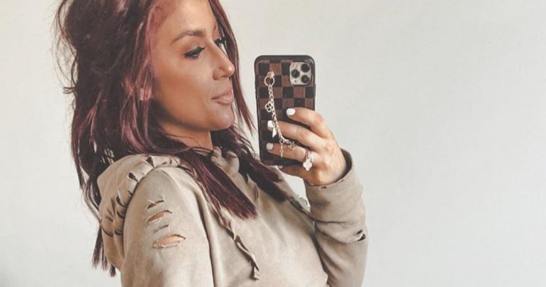 Pregnant Chelsea Houska's Baby Bump Album Ahead of 4th Child