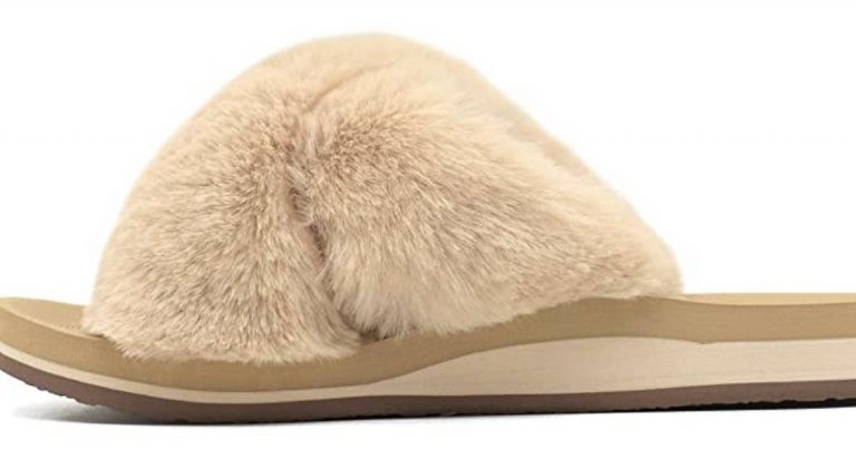 The Arch Support on These Fluffy Sandals Is Out of This World