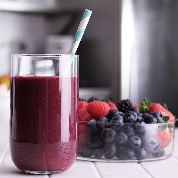 noom-berry-smoothie-fruit