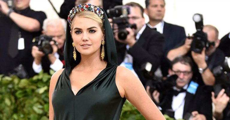 This Skin-Softening Glow Oil Left Kate Upton Shimmering Like an Angel