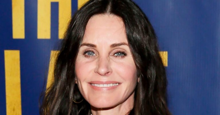 Courteney Cox Recreates ‘Friends’ Thanksgiving Dance With Turkey on Head