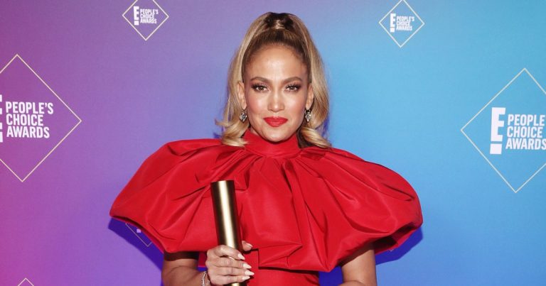 Let's Get Loud! Jennifer Lopez Gives Inspiring Speech as She Accepts the Icon Award