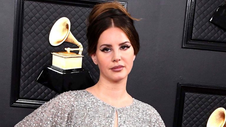 Lana Del Rey Sends Her Well Wishes To Everyone On Thanksgiving And Reveals A Loss In The Family!