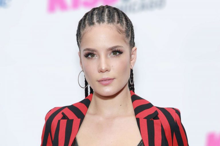 Halsey Accuses The Grammys Of Taking ‘Bribes’ After Being Snubbed!