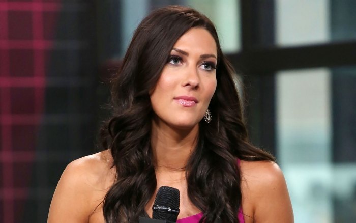 Becca Kufrin Says She Envies Clare Crawley Dale Moss Partnership After Garrett Yrigoyen Split