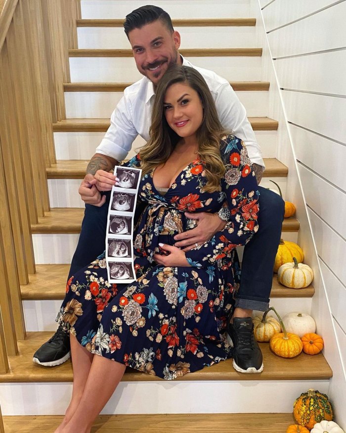 Vanderpump Rules Pregnant Brittany Cartwright Claps Back at Baby Bump Criticism Jax Taylor