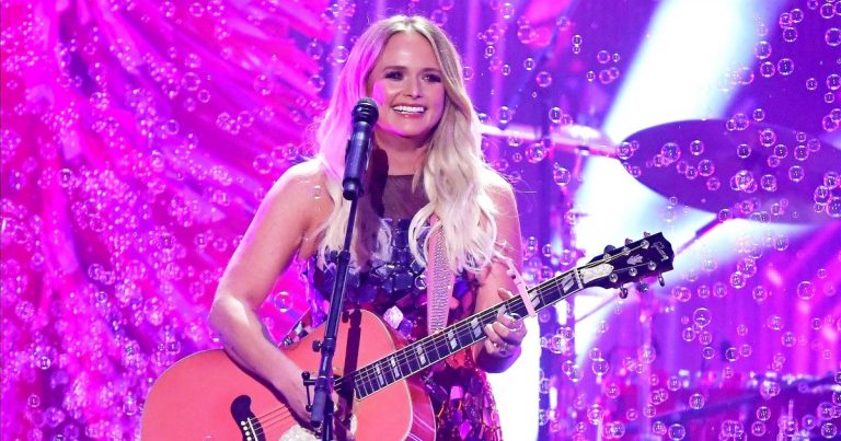 Miranda Lambert Sings ‘Settling Down’ for 1st Time Live on CMA Awards Stage