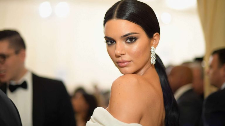 KUWTK: Kendall Jenner Chose A Relaxing Trip To Kris’ Place In Palm Springs With Kylie And Hailey Baldwin For Her Birthday – Here’s Why!