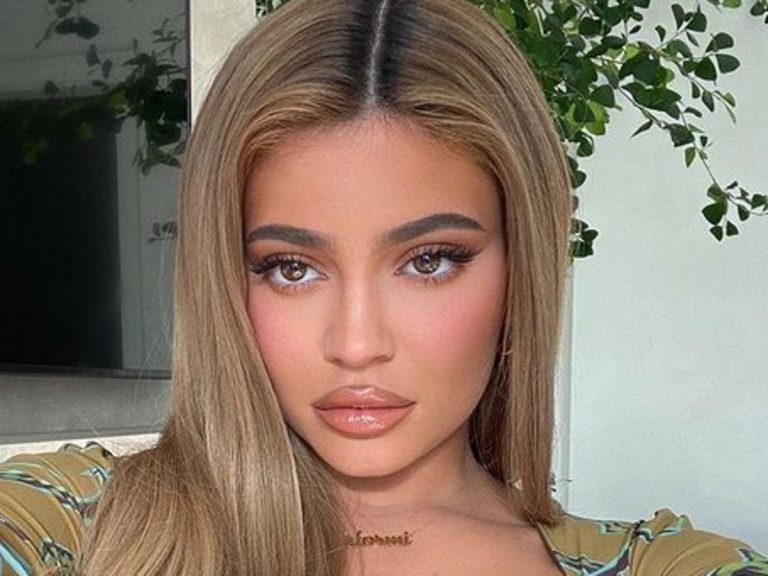 Kylie Jenner Rocks A Cross-Open Front Crop Top, See The Look!