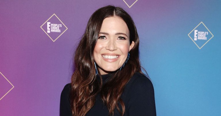 See Pregnant Mandy Moore Cradling Baby Bump at PCAs: 'So Excited'