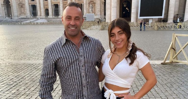 Joe Giudice Reunites With His Daughters for 1st Time in Nearly 1 Year: Pics