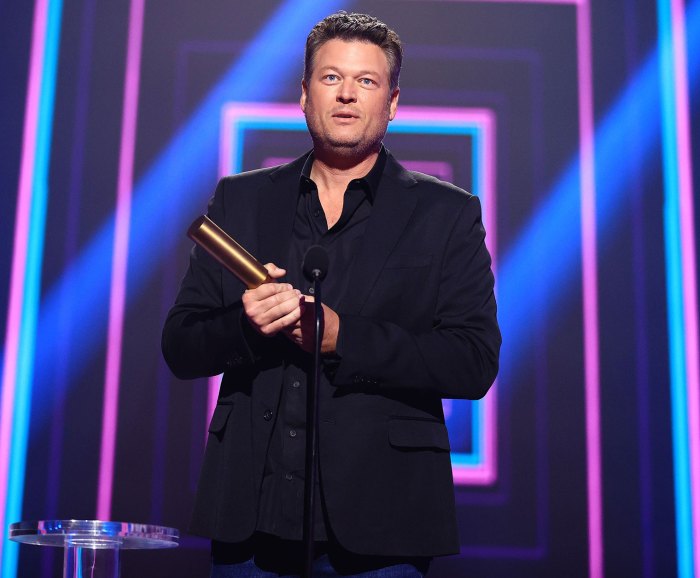 Blake Shelton Gives Sweet Shout Out to Fiancee Gwen Stefani E! People's Choice Awards 2020