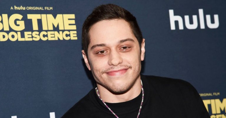 Pete Davidson Has Epic Response to Fan Named Ariana