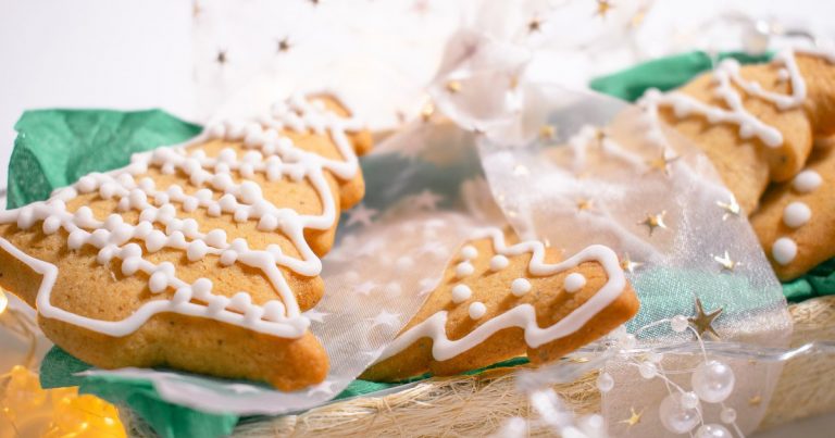 How to Enjoy Holiday Treats While Still Sticking to Your Health Goals