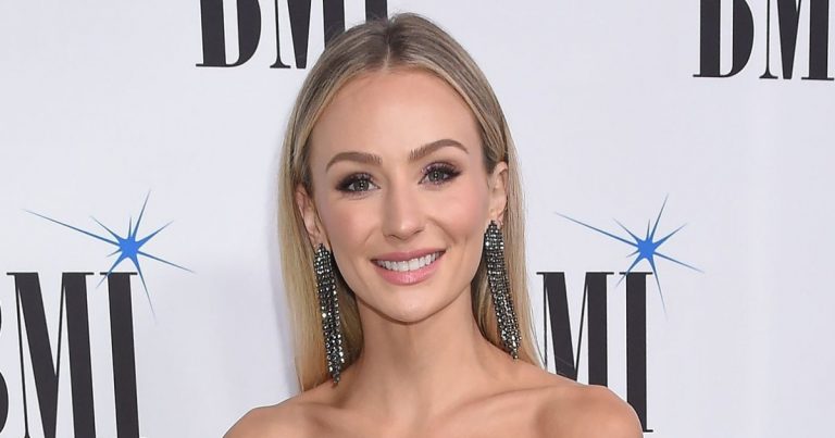 Bachelor’s Lauren Bushnell Shares Baby Bump Pic After Pregnancy Announcement