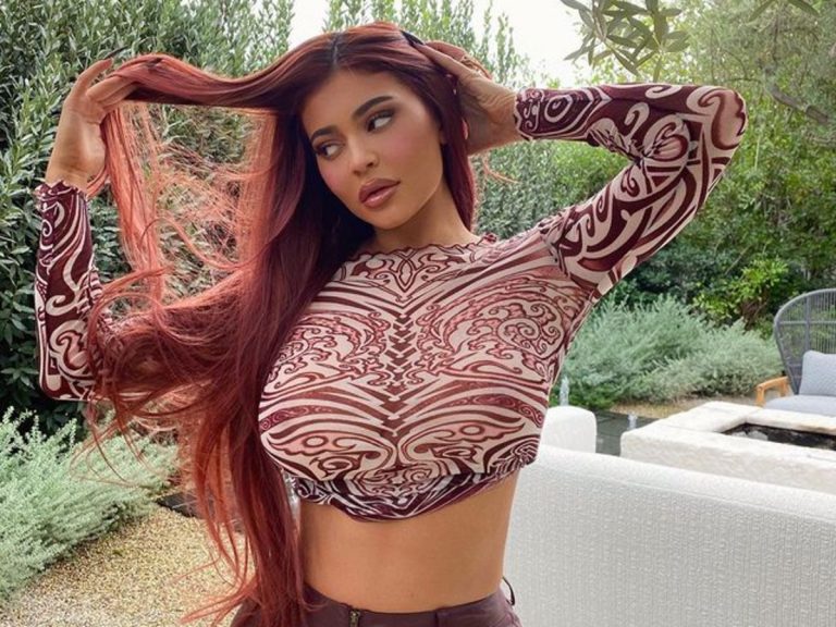 Kylie Jenner Shows Off Her Real Hair And It’s Red!