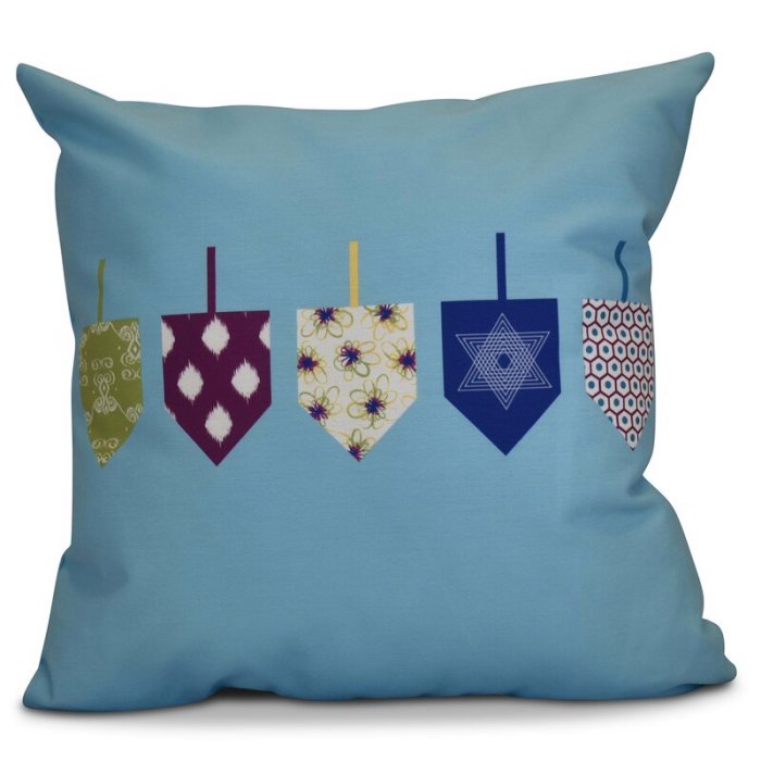 The Holiday Aisle Hanukkah 2016 Decorative Holiday Geometric Euro Square Pillow