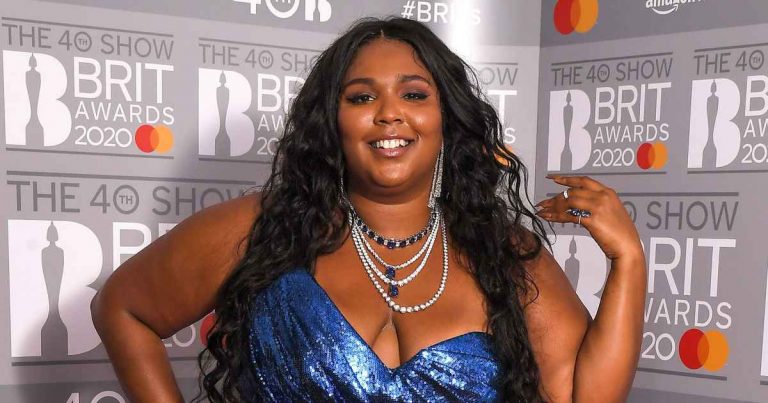 Hot Pink! Lizzo Unveils New Fuchsia Hair Transformation