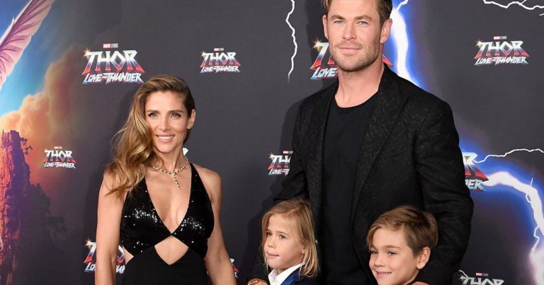 Twin Time! Chris Hemsworth and Elsa Pataky's Sons Walk 'Thor 4' Red Carpet