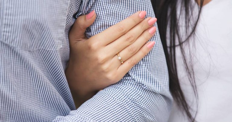 Our Favorite Minimalist Engagement Rings — Perfect for the Simple Bride