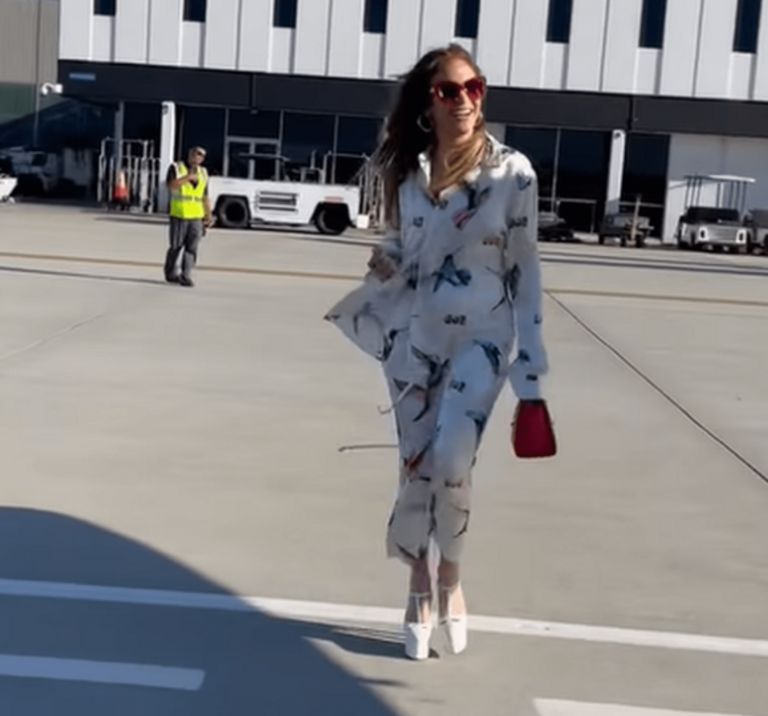 52-year-old Jennifer Lopez starred in pajamas and extreme heels