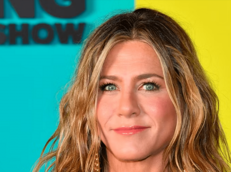 Jennifer Aniston denies the salad recipe she allegedly ate every day on the set of ‘Friends