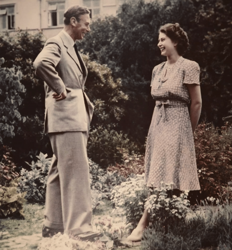 Elizabeth II shared a touching photo with King George VI on Father’s Day