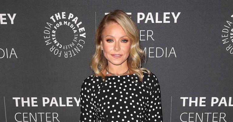 Kelly Ripa Claims This Root Cover-Up Hairspray Is the ‘Best’ on the Market