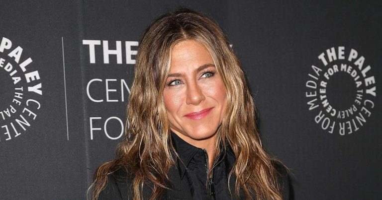 The Serum Stick Used to Prep Jennifer Aniston's Skin for ‘The Morning Show’