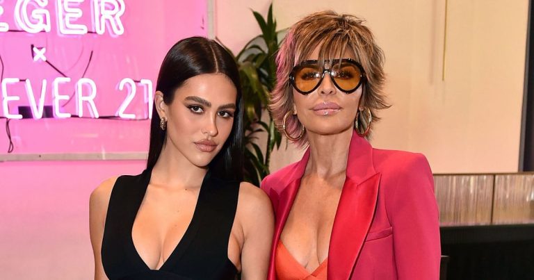 Amelia Gray Hamlin Reacts to Mom Lisa Rinna’s Racy Photo Shoot: ‘WTF'