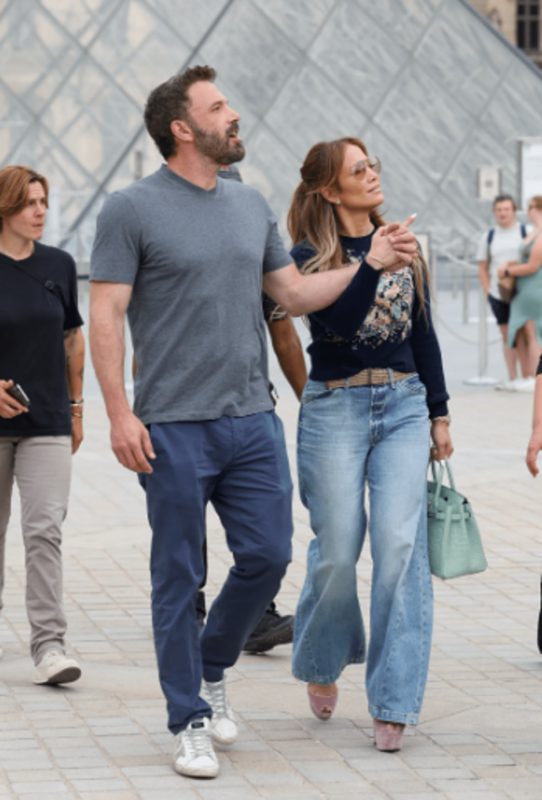 Jennifer Lopez Affleck Is Seen Standing On The Platform Of The Louvre In Paris With Stylish Open-Toed Shoes