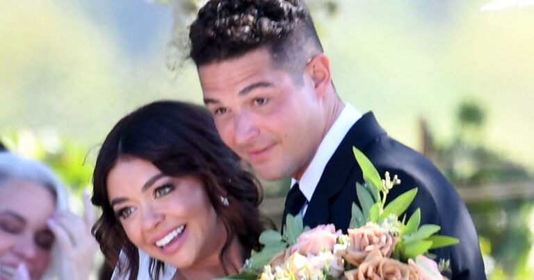 Just Married! Sarah Hyland and Wells Adams' Wedding Photo Album