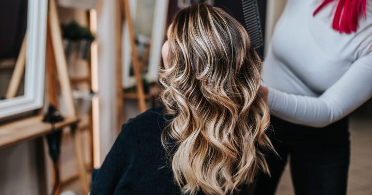 No Bleach! Highlight Blonde, Red or Brunette Locks With This Hair Lightener