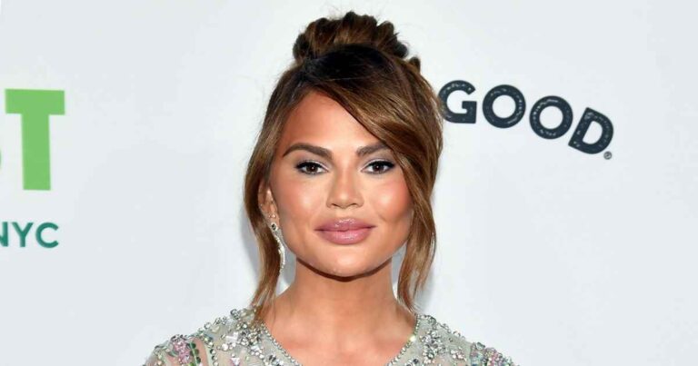 John! Kate! Mandy! Celebs React to Chrissy Teigen’s Pregnancy Announcement